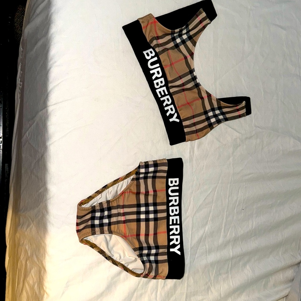 Children’s Burberry bikini size 4T